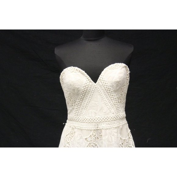 Lillian West 66115 Sample Wedding Gown Size 14 - Picture 8 of 11